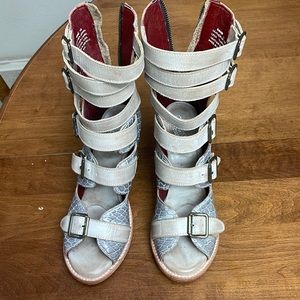 BOND Free Birds Taupe Sandal